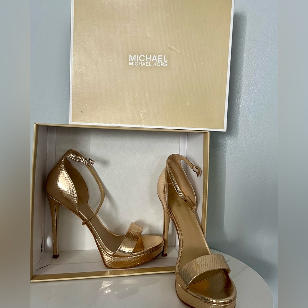 MICHAEL KORS JORDYN PLATFORM HEELS 9.5 👑